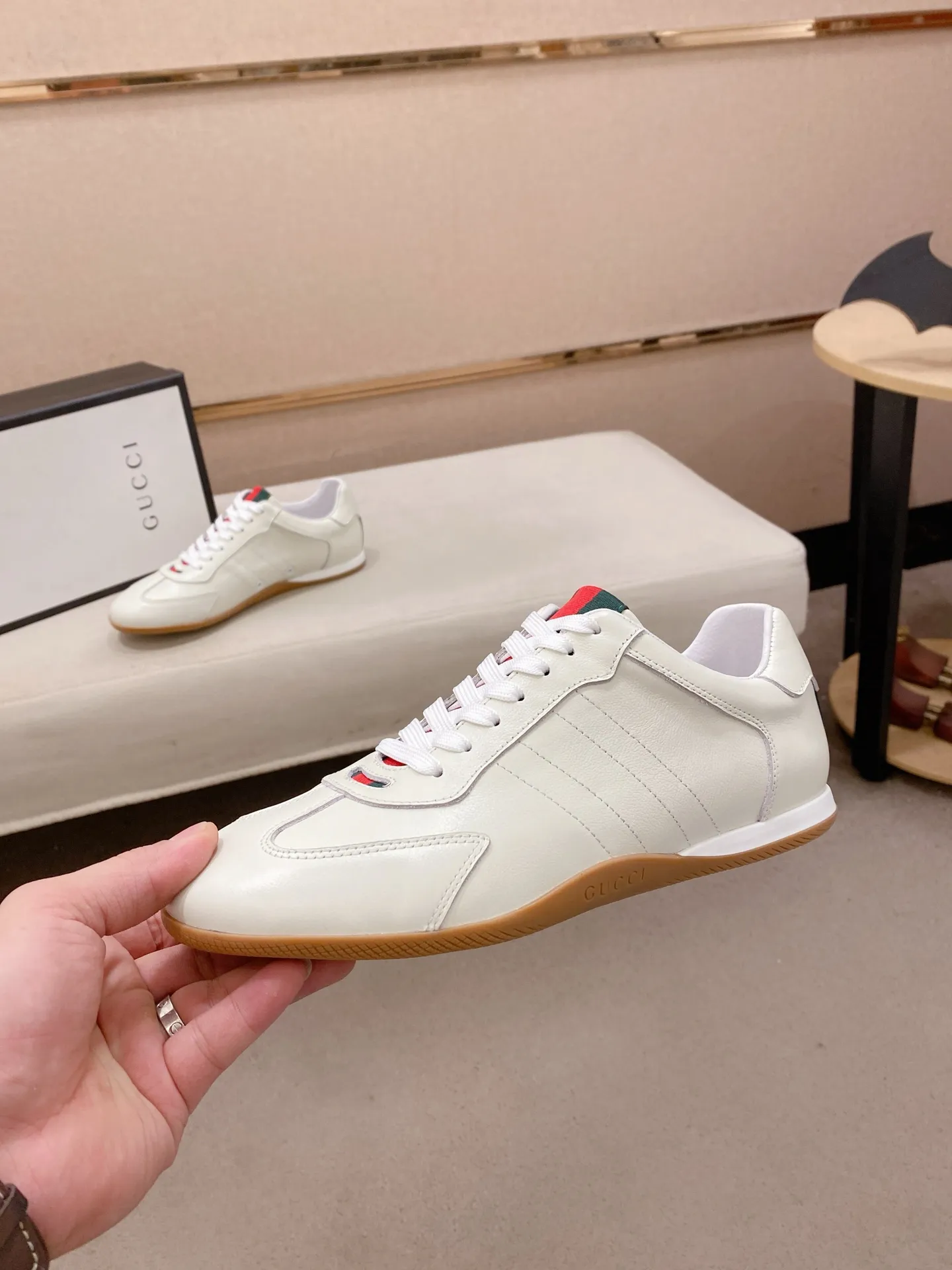 Men's shoes 💰 462💰The new GUCCI (Gucci) counters are launched simultaneously. The new men's shoes, 😘fabrics are selected from imported cowhide, and the lining is sheepskin lining. 👍🏿 High-end ☄️ air-cushion molded anti-slip rubber outsole, exquisite lines, simple and elegant, comfortable and high-end for leisure travel. Code number: 38 to 44 (45 can be customized and cannot be returned or exchanged)